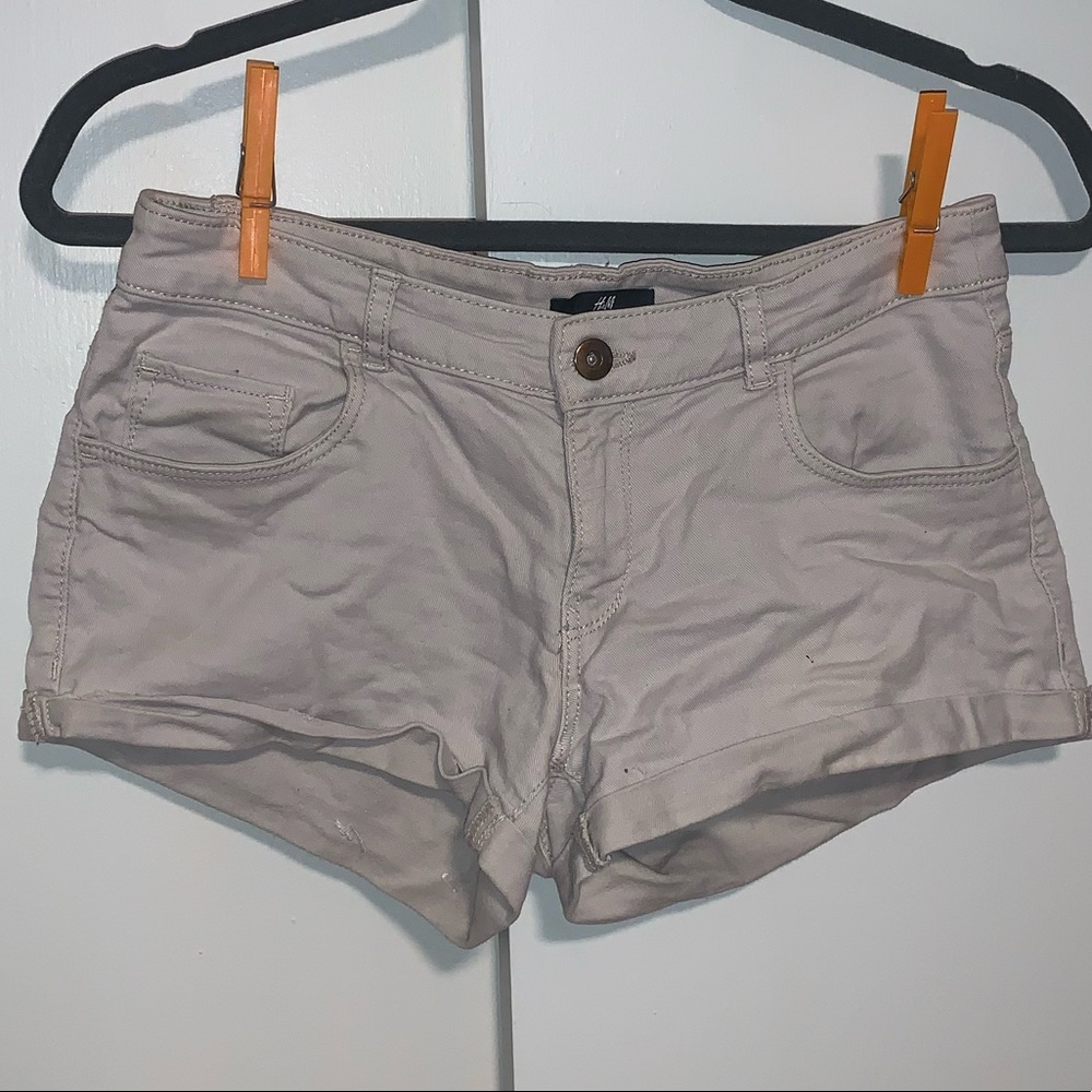 H&M Cream / tan rolled up shorts with pockets